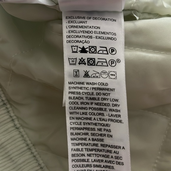 LEVI’S Sherpa Baby Baggy Cropped Trucker Jacket, NWT - Picture 12 of 12